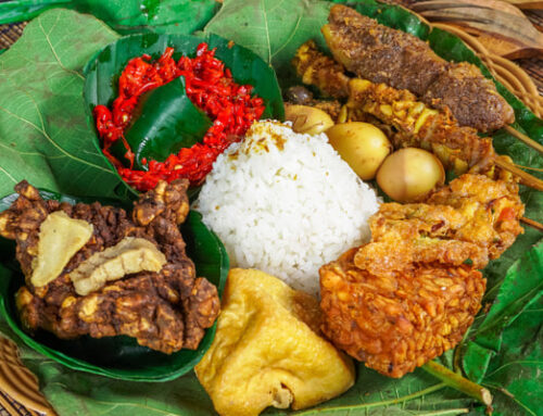 Lezatnya Nasi Jamblang Cirebon Bungkus Daun Jati Autentik