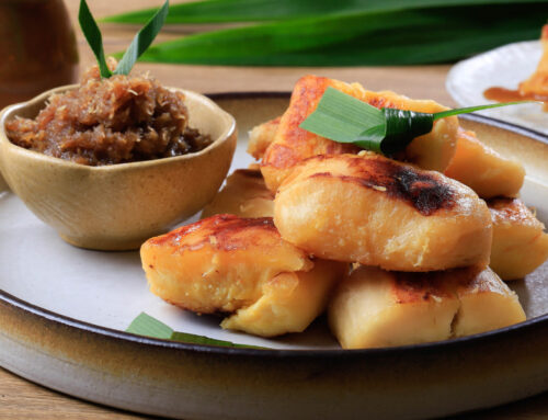 Colenak Khas Bandung: Legitnya Peuyeum Bakar Saus Gula