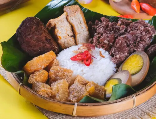 Gudeg Khas Yogyakarta: Kuliner Nangka Muda Manis Nan Legit