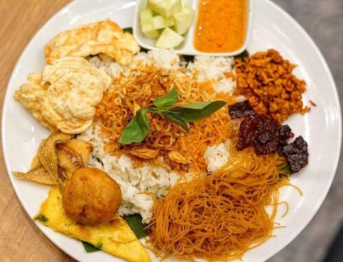 Kuliner Nasi Ulam: Ciri Khas, Varian, dan Lauknya