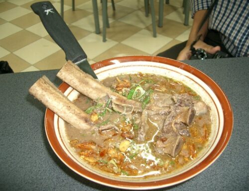 Sup Konro Makassar: Olahan Iga Sapi Kaya Rempah